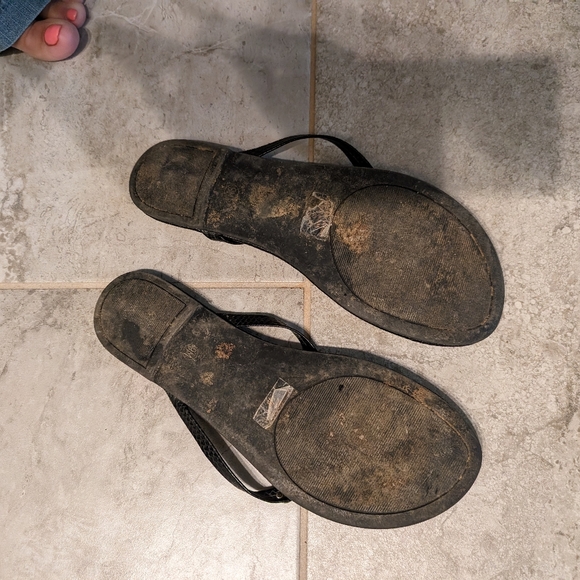 Guess Size 9 Flip Flops - Picture 5 of 5